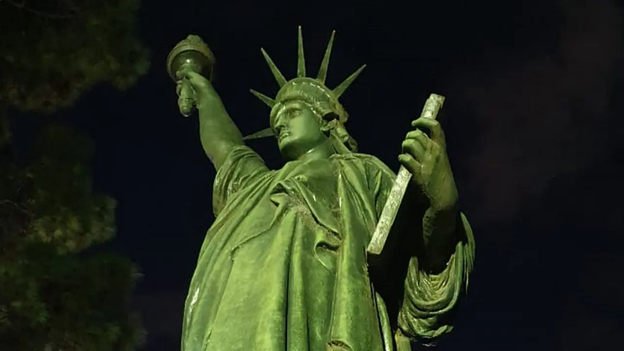 Fue inaugurada en el año 1875, es decir, antes que la Estatua de la Libertad de Manhattan.