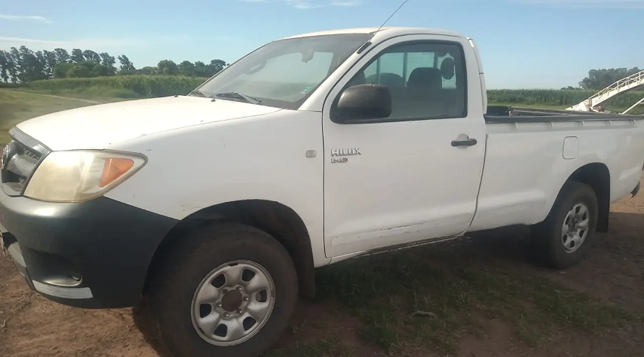 Toyota Hilux a remate, cabina simple, modelo 2008.