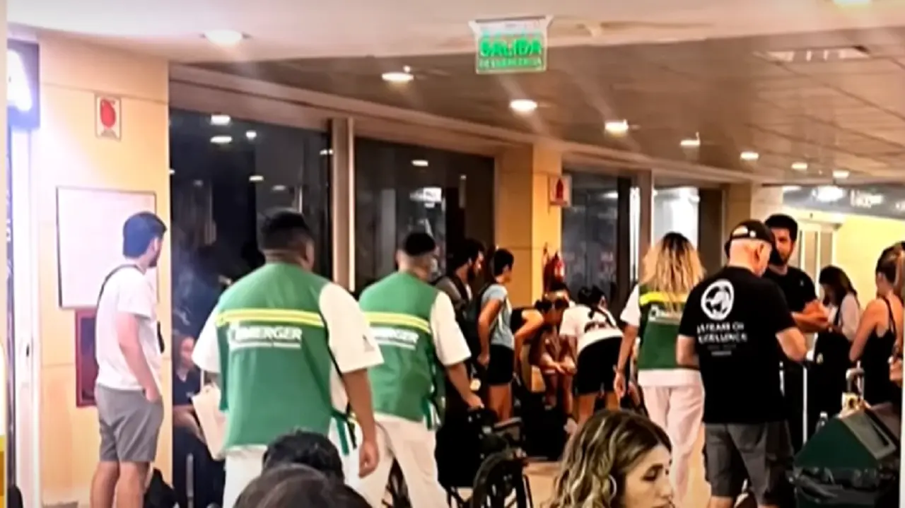 Los pasajeros de Aerolíneas se quejaron por la atención recibida.