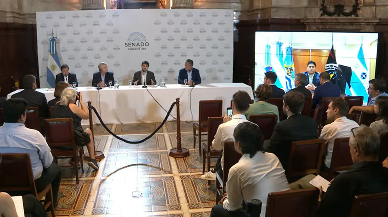 Cinco gobernadores de la Patagonia respaldaron hoy a su par 