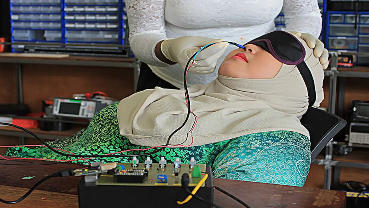 Insólito: investigadores lograr crear aromas artificiales al "electrocutar" narices