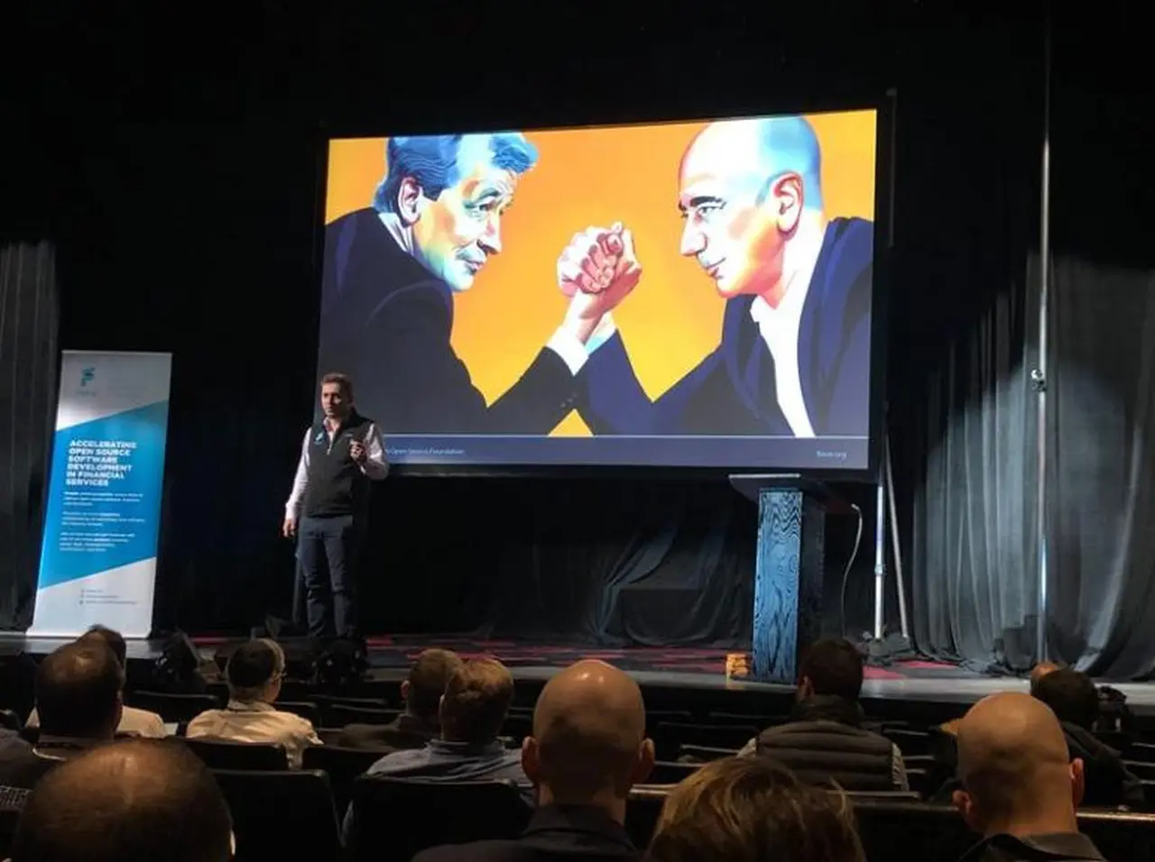 Experto en tecnología asegura que "el núcleo del motor financiero mundial será de código abierto"