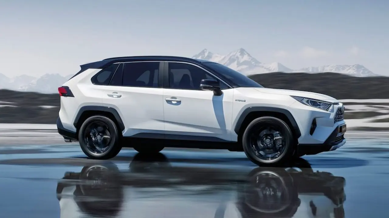 Toyota RAV4 Hybrid, el pionero de los SUV mejora en eficiencia