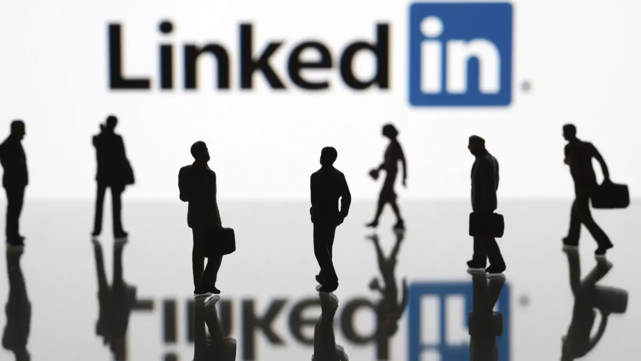 LinkedIn lanza su asistente IA que promete agilizar el proceso de contratación de las empresas
