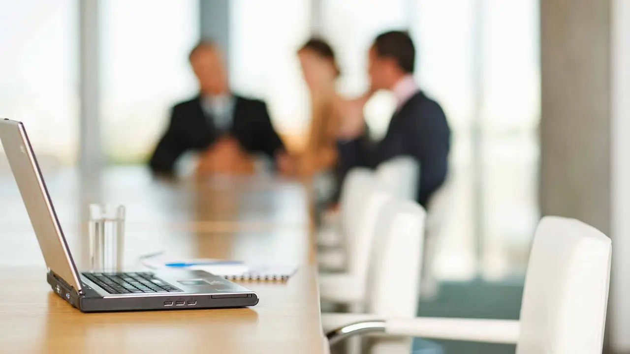 "La crisis ya comenzó": un reconocido CEO advierte sobre el impacto de la IA en el empleo juvenil