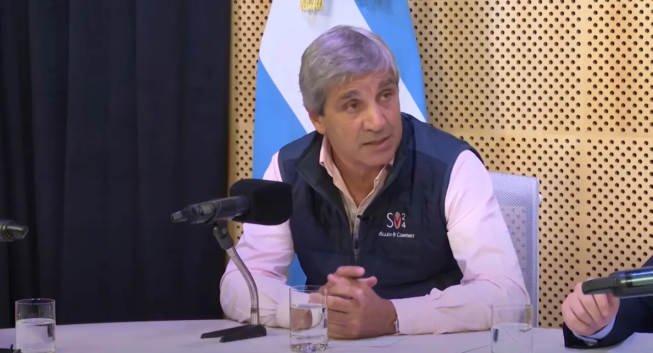 Caputo ratificó el plan económico: "Vamos a vender hasta el último dólar en el techo de la banda"