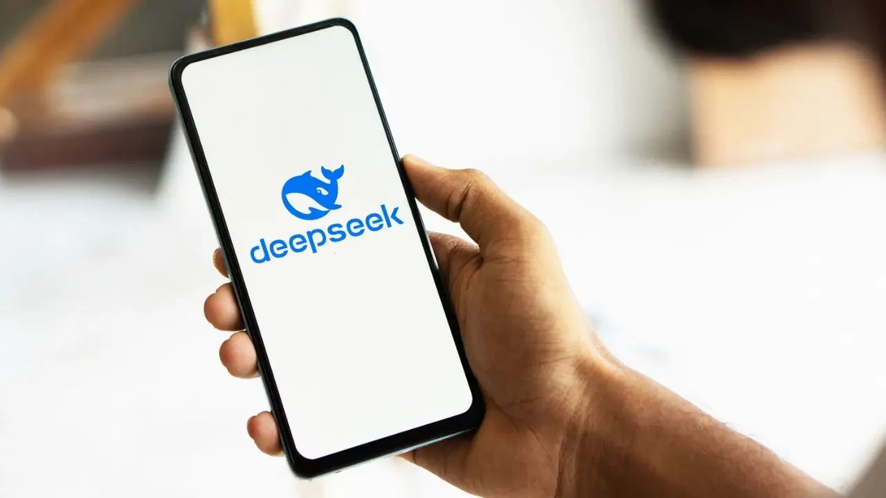 DeepSeek, la nueva IA de código abierto que revoluciona al mercado: ¿Realmente cuesta solo u$s6 millones?