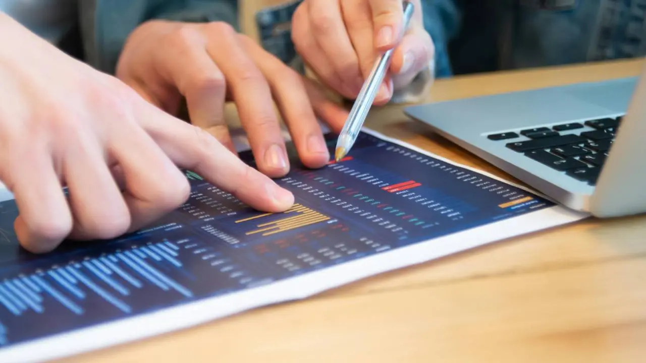 El Merval ganó 4,1 %, bonos repuntaron hasta 7% y los ADR se dispararon tras el cónclave Milei–Trump