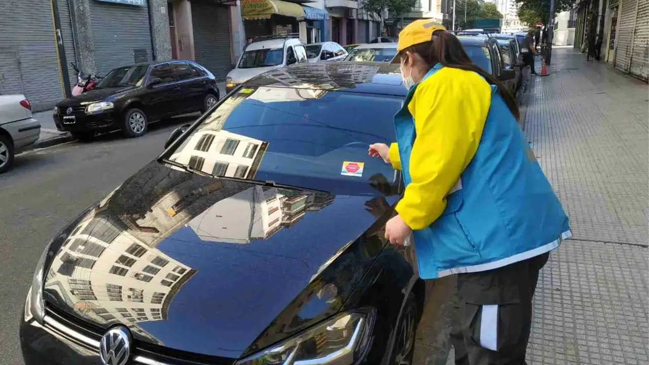 Ahora podés ver y pagar tus multas de tránsito a través de un chatbot de WhatsApp: cómo hacerlo