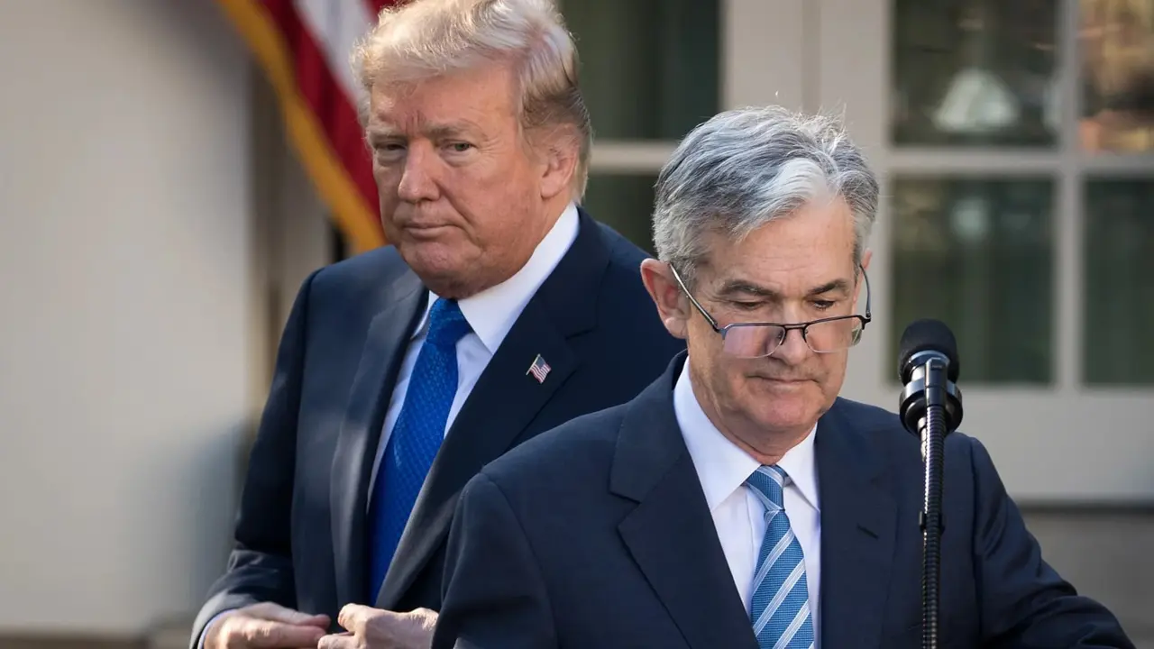 La FED cierra su programa de control cripto y alinea su política con el gobierno de Trump