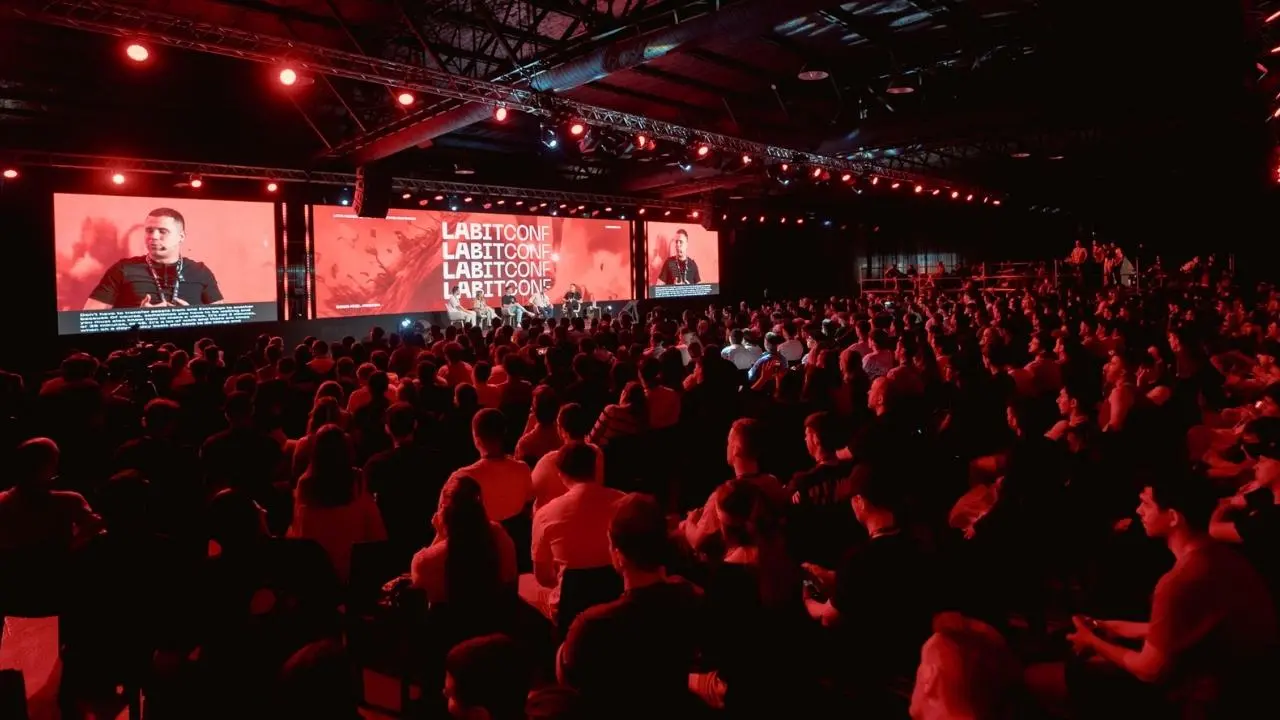 Todo lo que hay que saber de LABITCONF 2025: agenda, speakers, entradas y más