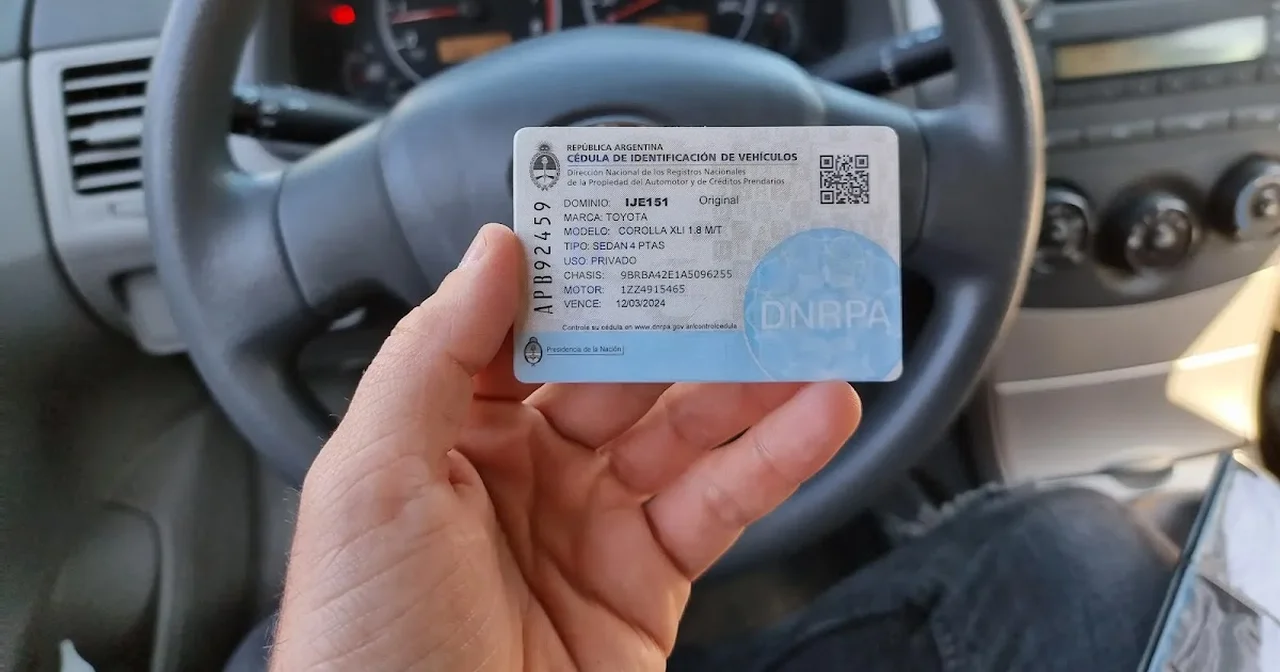 Adiós a la cédula azul: con qué documento se podrá circular en auto