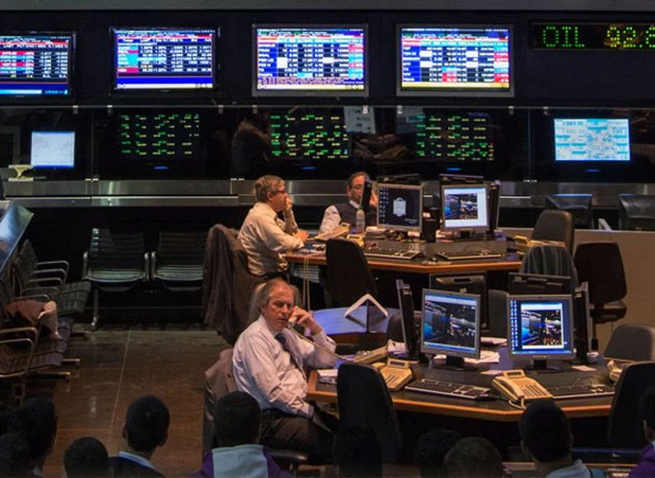 Acciones de Tenaris subieron hasta 11%, pero el Merval operó en negativo