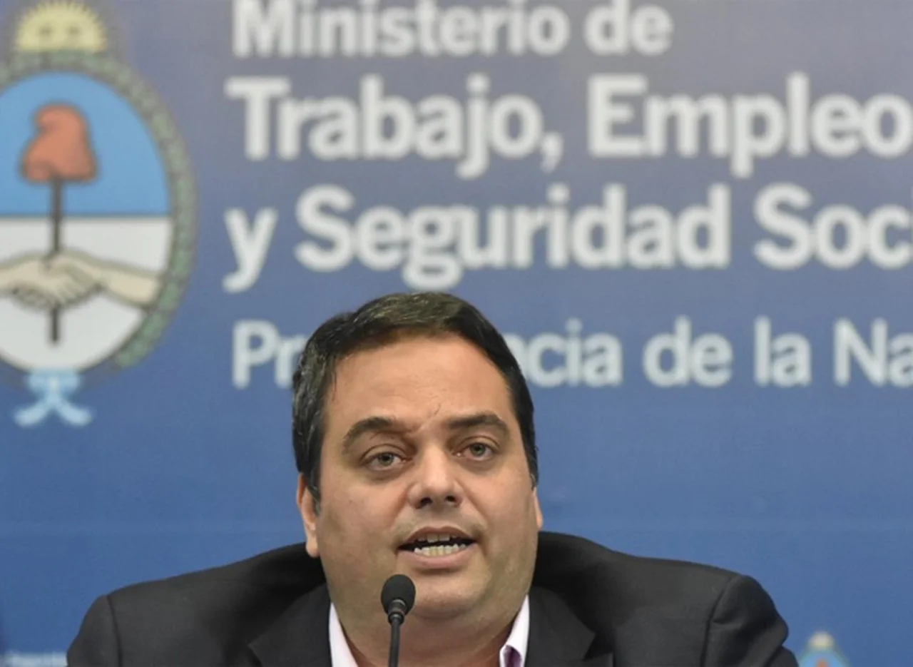 Presentan proyecto de blanqueo laboral para los sectores de la industria textil y del calzado