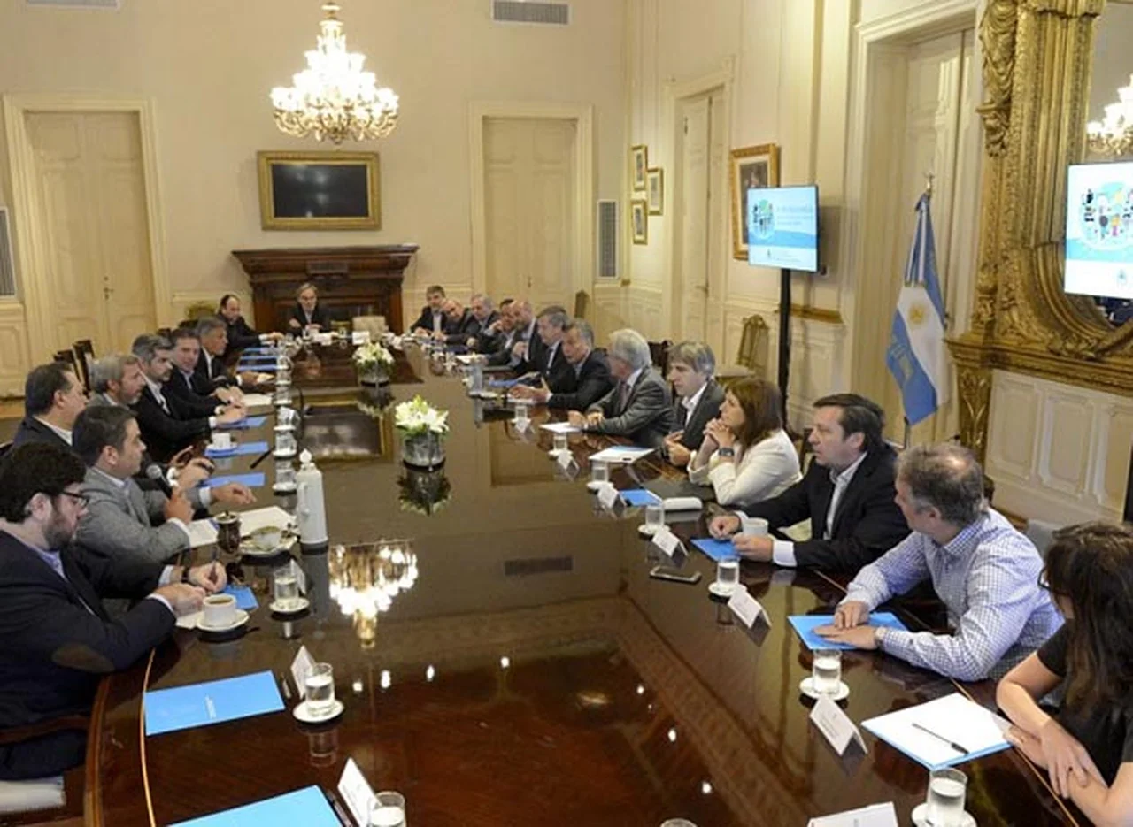 Peña pide a ministros que reduzcan hasta 20% los cargos polí­ticos