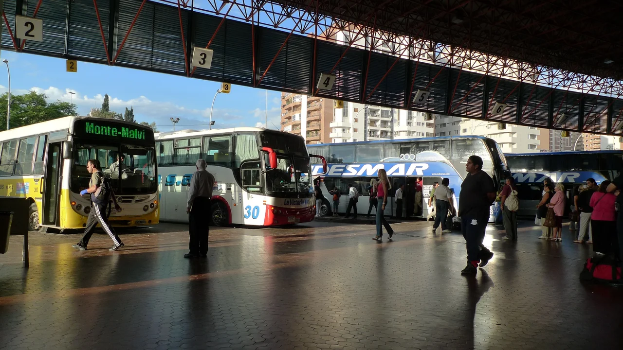 Javier Milei mantiene al “zar de Retiro” como operador de la terminal de ómnibus