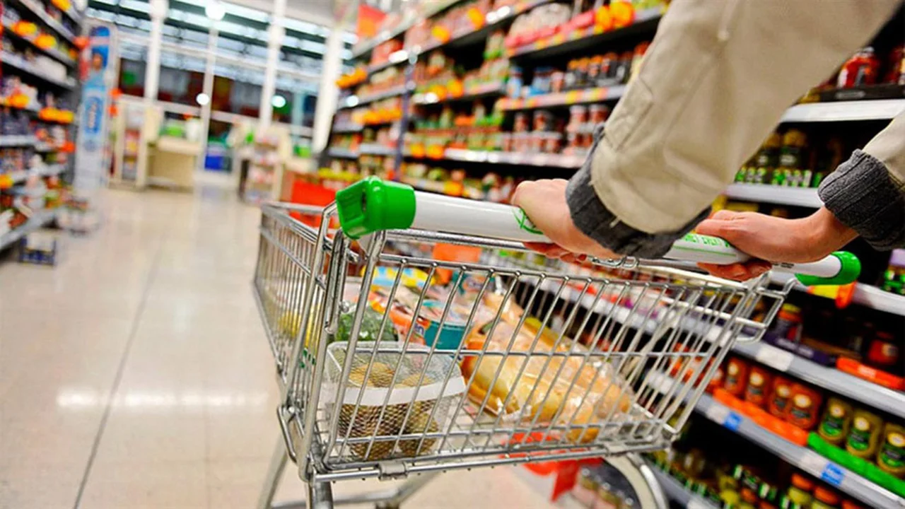 La inflación fue de 7,7% en marzo y en los últimos 12 meses acumuló 104,3%, la peor cifra en 30 años