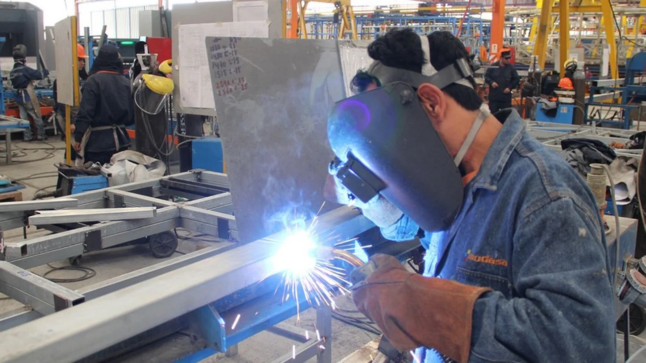 En el primer semestre del año, se crearon más de 100 mil empleos formales en el sector privado