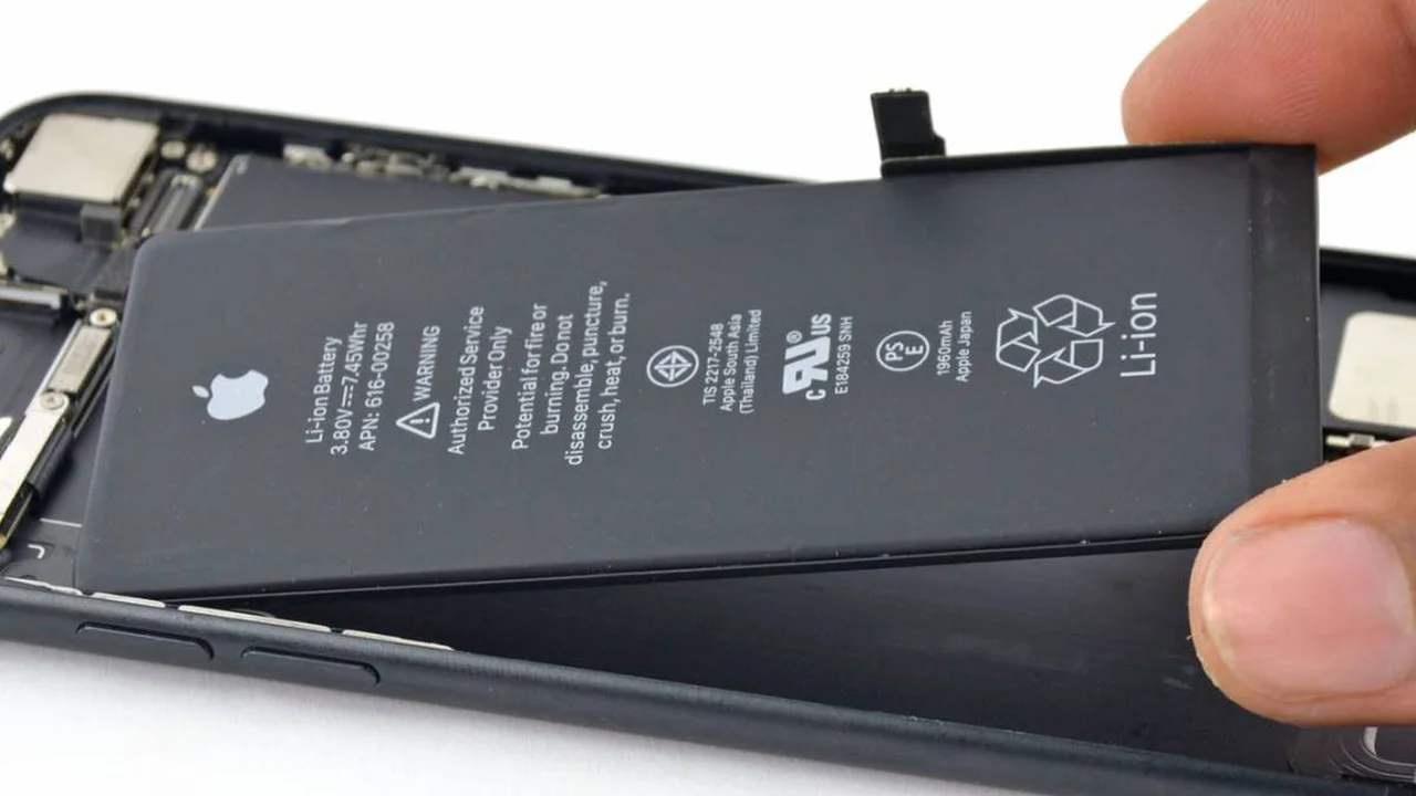 Aseguráte de que tu celular funcione y esté seguro: cómo saber si la batería está hinchada