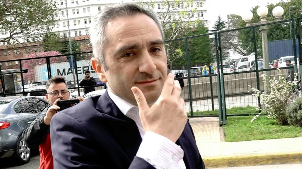 El "cuervo" Larroque cuestionó el liderazgo de Cristina Kirchner y recalentó la interna en La Cámpora