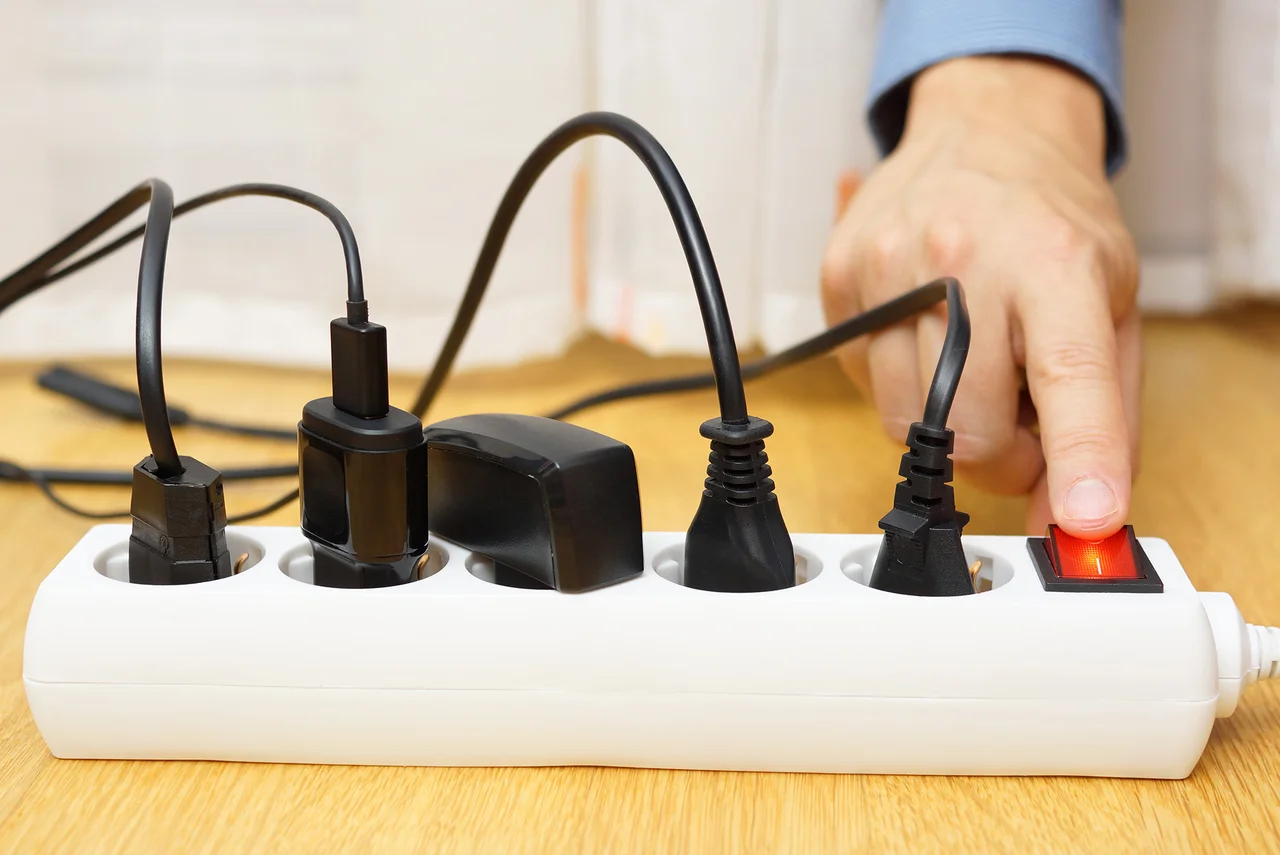 Ahorro de luz: desenchufá estos 9 electrodomésticos al salir de tu casa