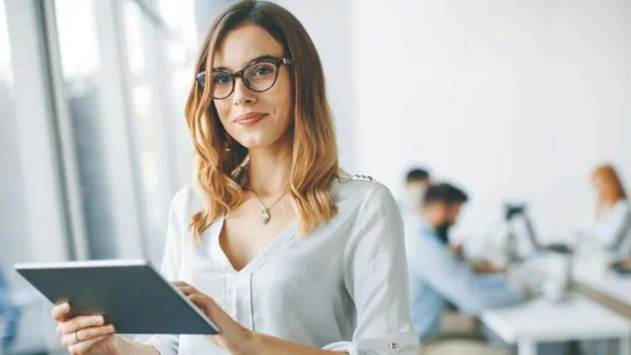 Barreras invisibles para el liderazgo de las mujeres en equipos comerciales: ¿cómo igualar el campo de juego?