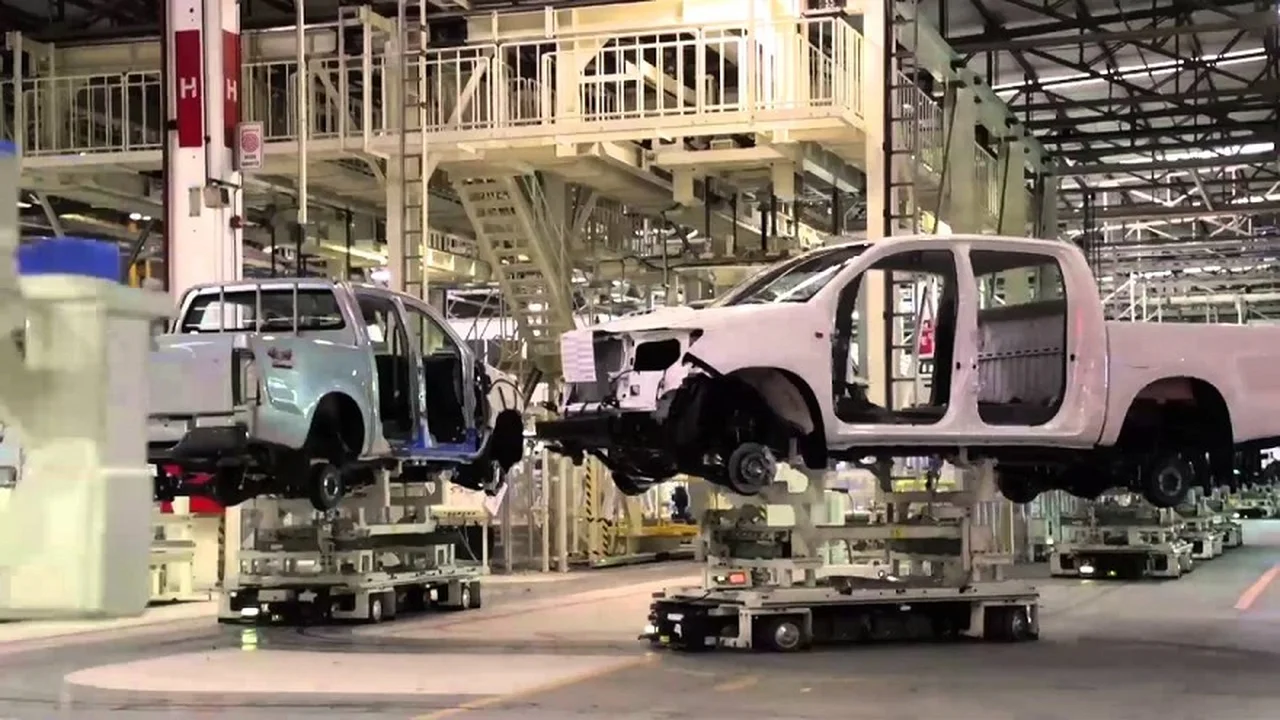 Se desploma la venta de autos y camionetas: seis automotrices paralizan la industria