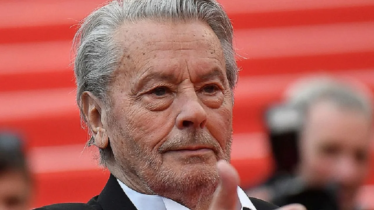 Alain Delon deja sin herencia a su hijos al vender todo su patrimonio
