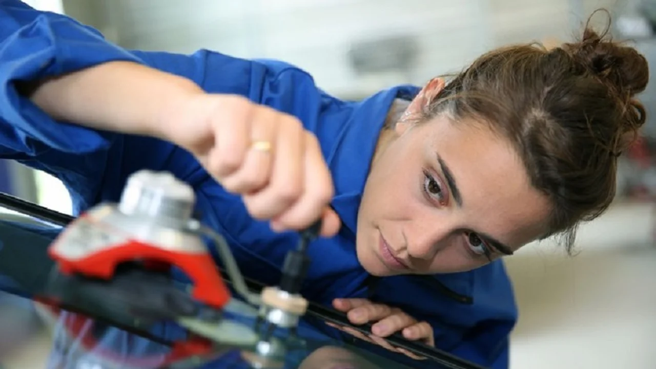 Datos oficiales: en qué sectores las mujeres son mayoría de la fuerza laboral y en cuáles no llegan ni al 20%