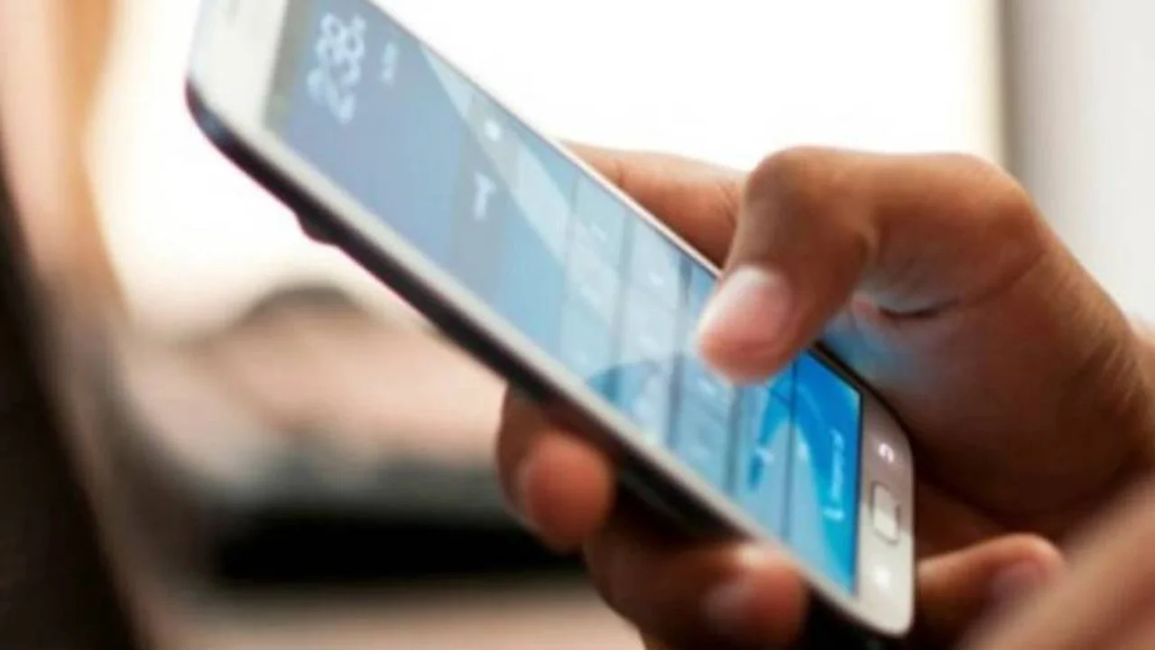 Si salís de tu casa, desactivá el Wi-Fi del celular: este es el motivo