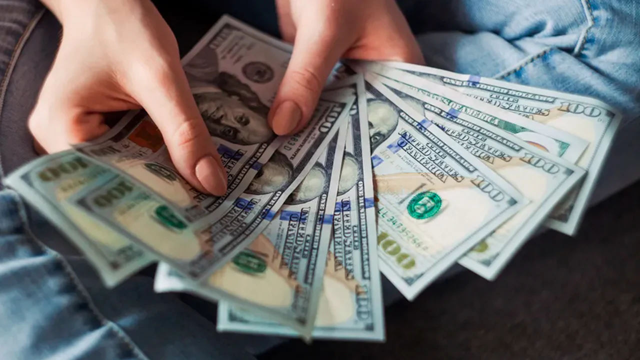 Dólar hoy | En el último día hábil de la semana, el blue cayó al valor en mínimo en 3 semanas: ¿a cuánto se vendió?