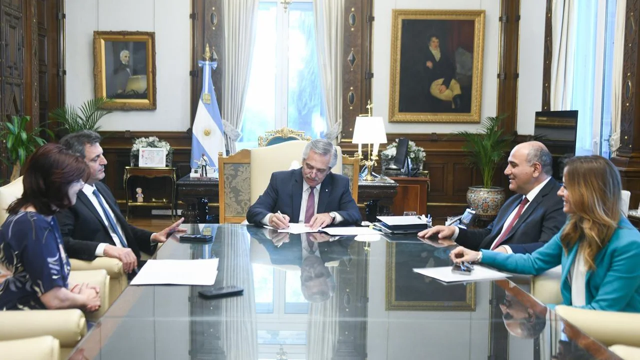 El Gobierno confirmó que trabaja en un bono de fin de año para trabajadores en relacion de dependencia