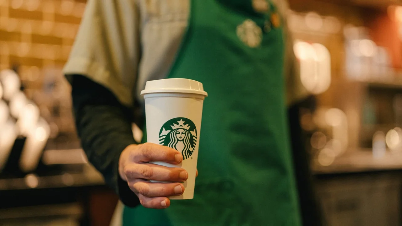 Starbucks cambia a su CEO por el de Chipotle