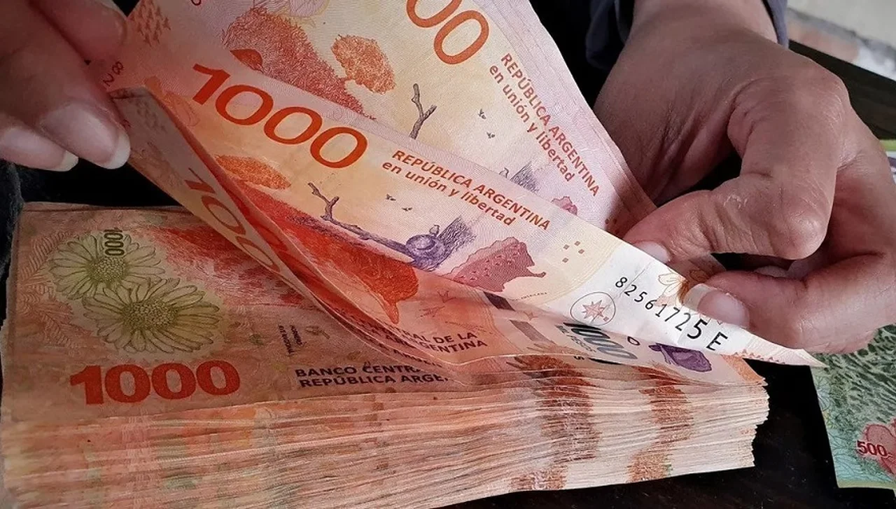 Paritaria inédita: gremio clave logró suba de sueldo del 124% y cobrará básico de $450.000