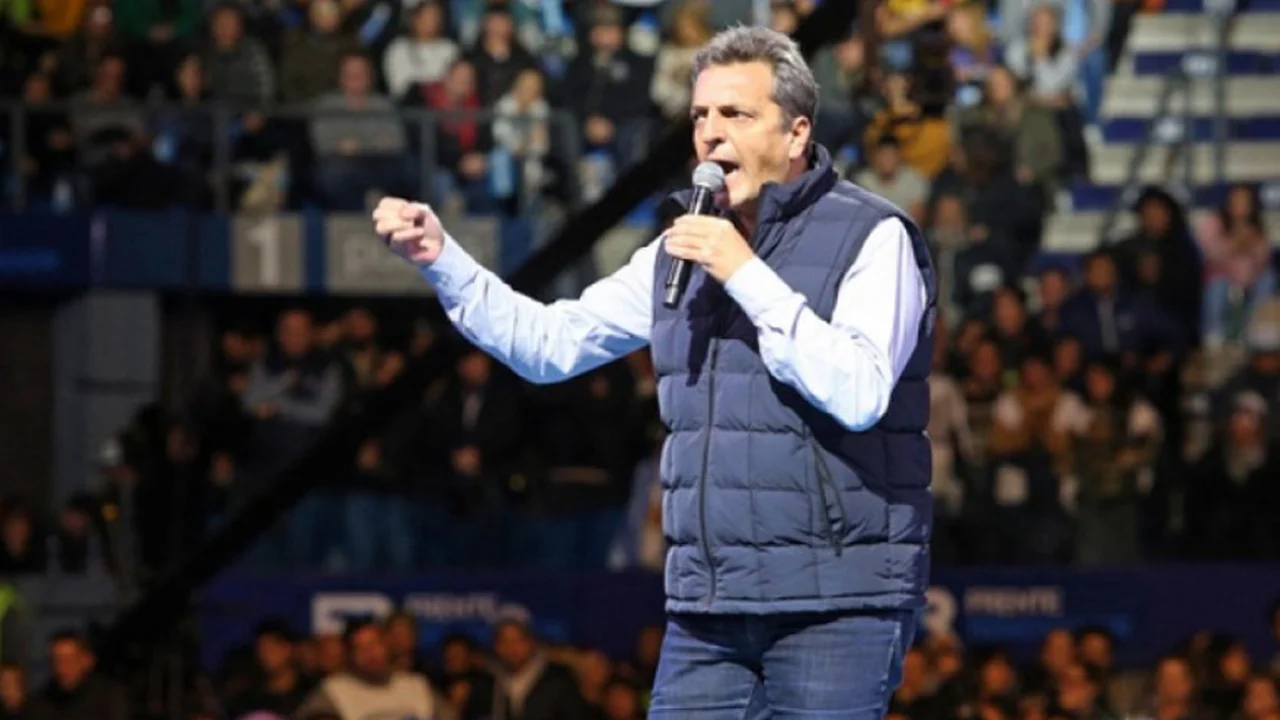 El peronismo, fiel a su vocación de poder: Massa va por los votantes de centro y Cristina contiene a militantes
