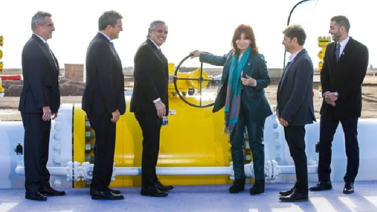 Massa logró alinear al oficialismo para largar su campaña: apoyo de Cristina Kirchner y despedida de Fernández
