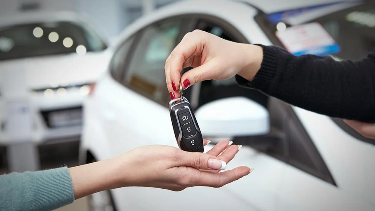 ¿Cómo averiguo el mes de patentamiento de un auto?