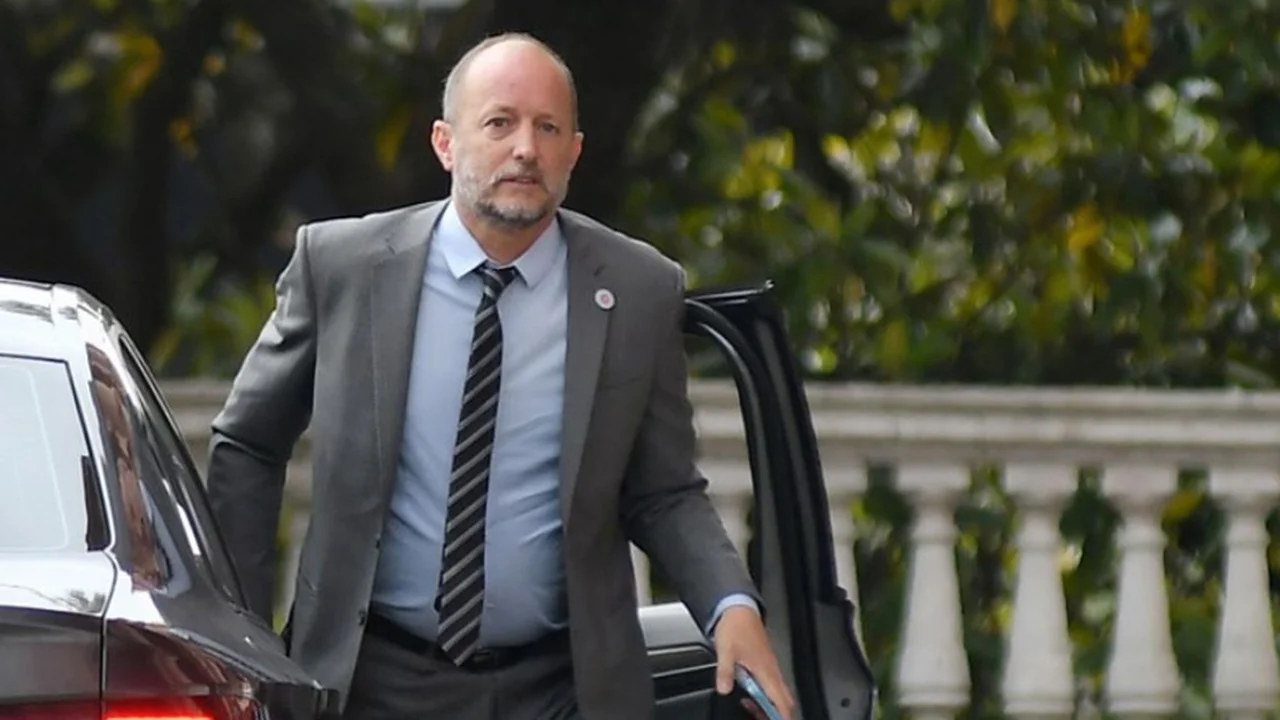 Martín Insaurralde renunció a su candidatura en Lomas tras el escándalo por su viaje a Europa