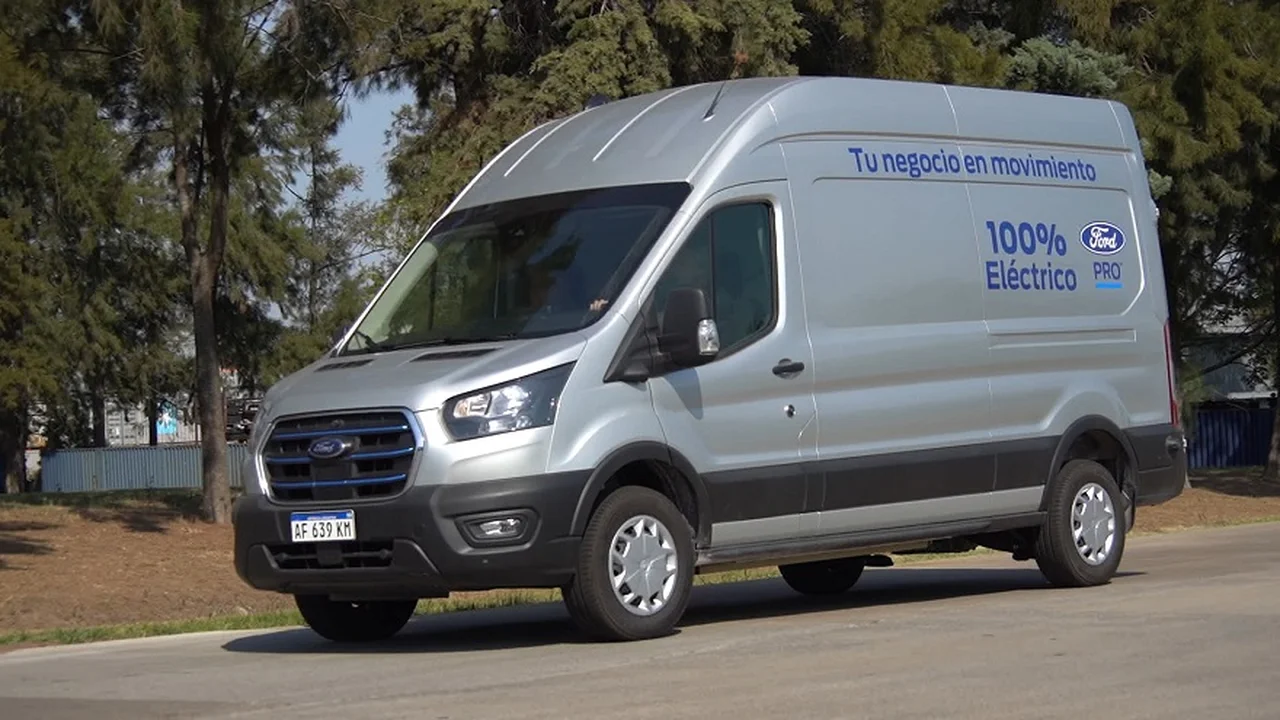 La van Ford E-Transit eléctrica llega en 2024 a la Argentina: versiones y autonomía
