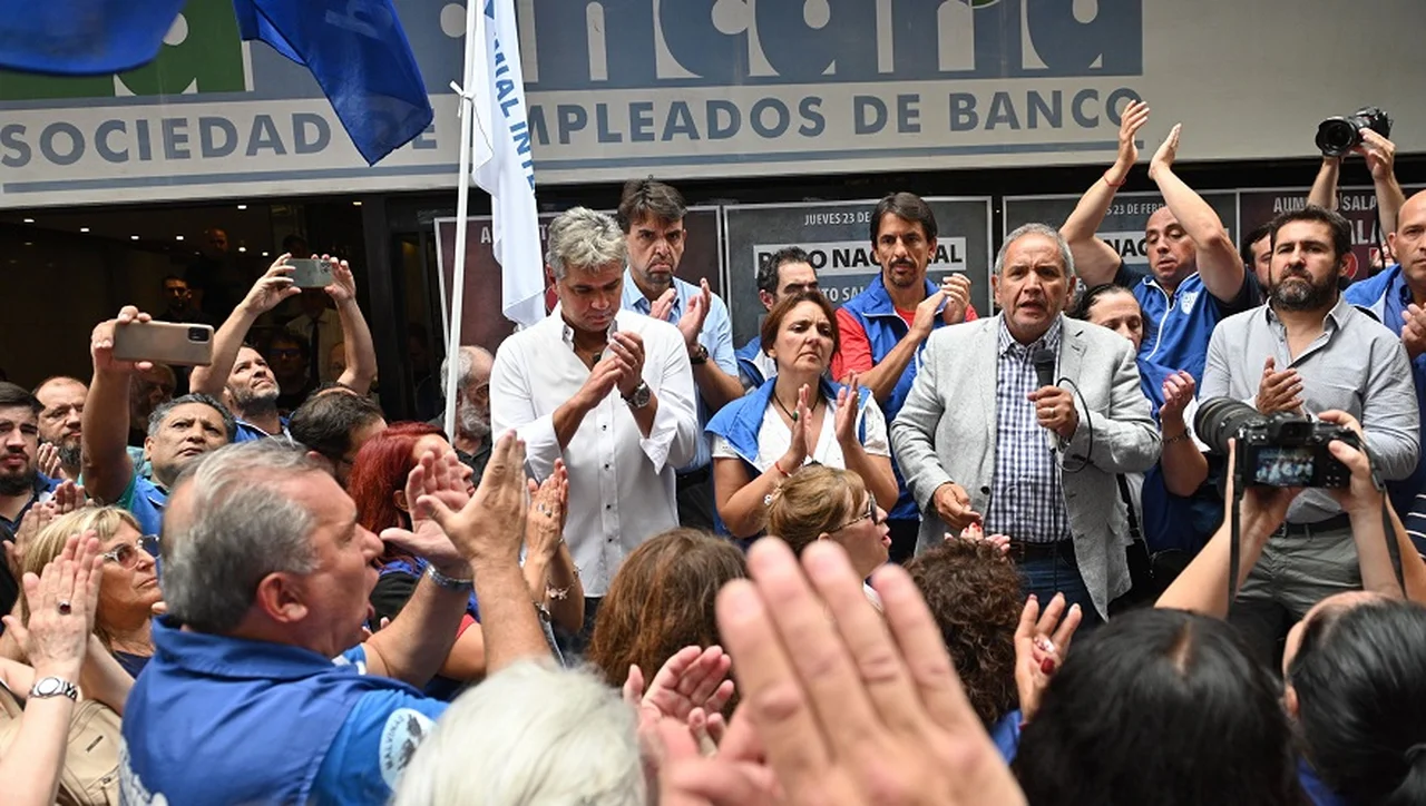 El impactante sueldo básico que cobrarán todos los empleados bancarios, tras súper paritaria