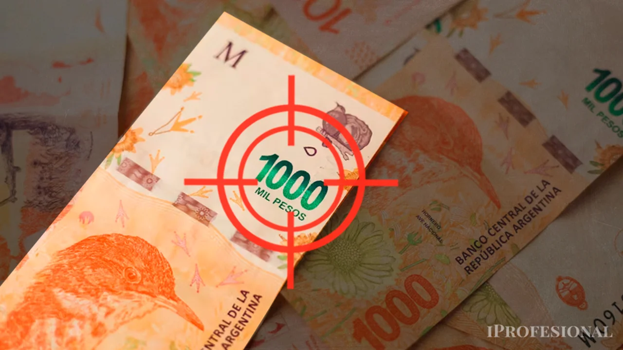 Además de la licuadora y la motosierra, Toto Caputo le da uso intensivo a la aspiradora de pesos