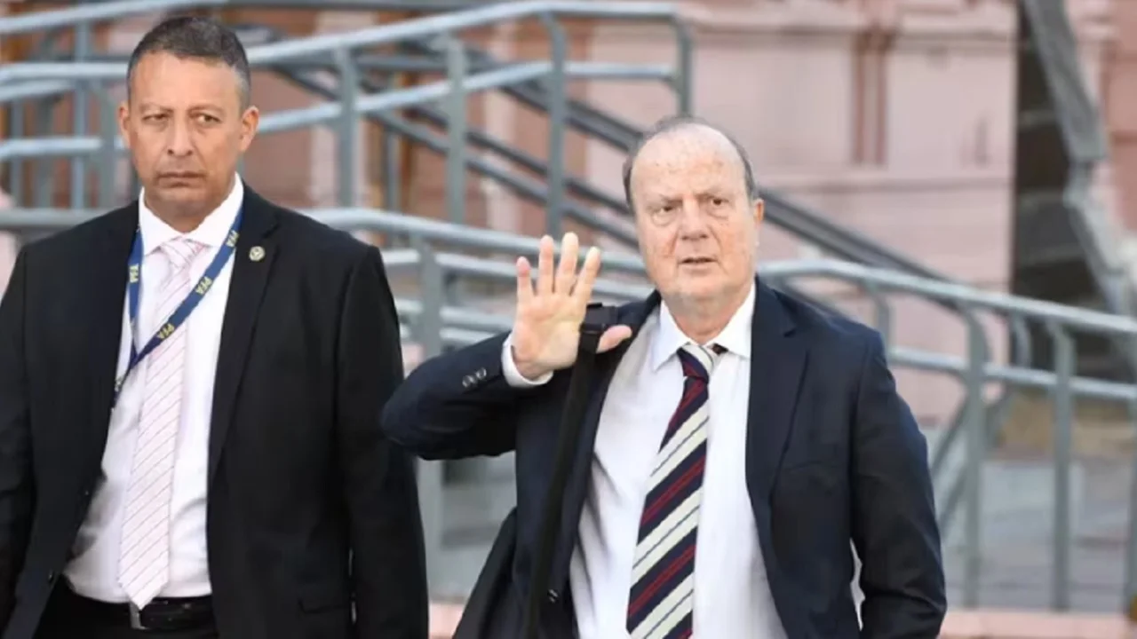 Quién es Guillermo Ferraro, el ministro que se convirtió en la primera baja del Gabinete de Milei