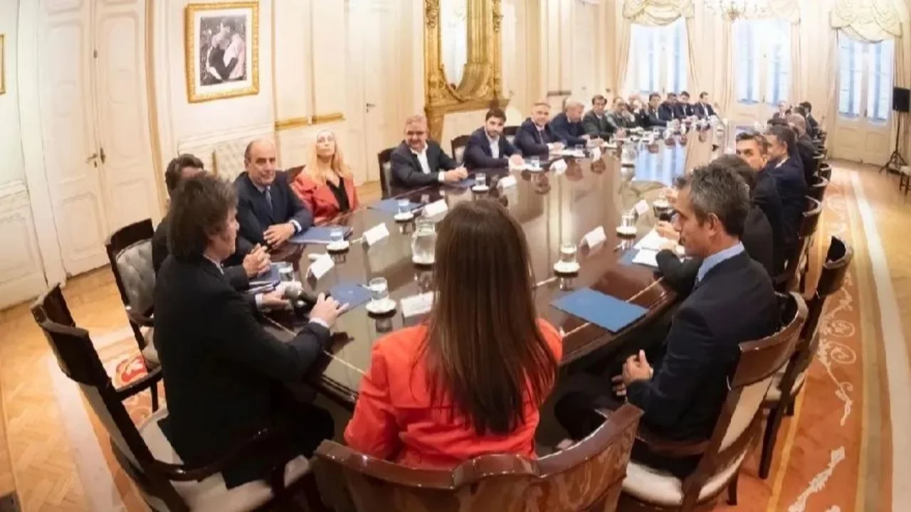 Gobernadores presionan al gobierno para coparticipar el impuesto al cheque
