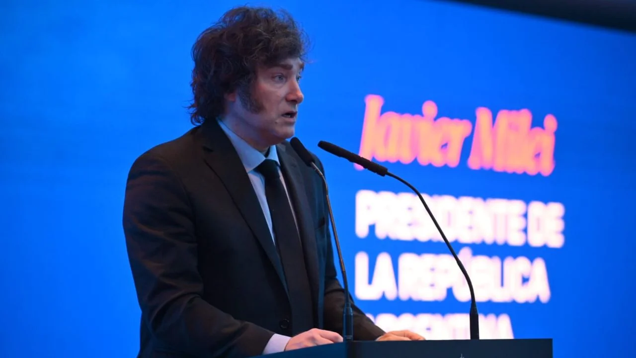 Milei dijo que "si hoy fuera el balotaje, ganaría por 16 puntos" y que "es el ajuste fiscal más grande de la historia de la humanidad"