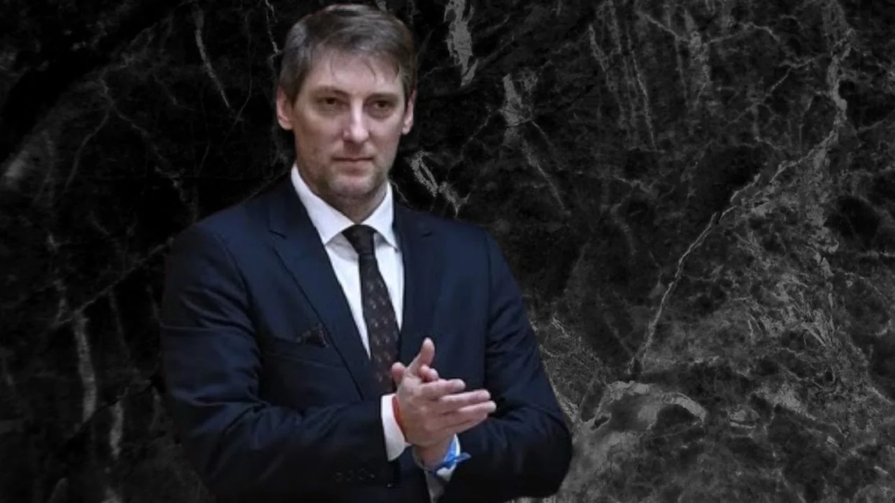 Tras la salida de Posse, el Presidente le aceptó la renuncia al jefe de la AFI, Silvestre Sívori