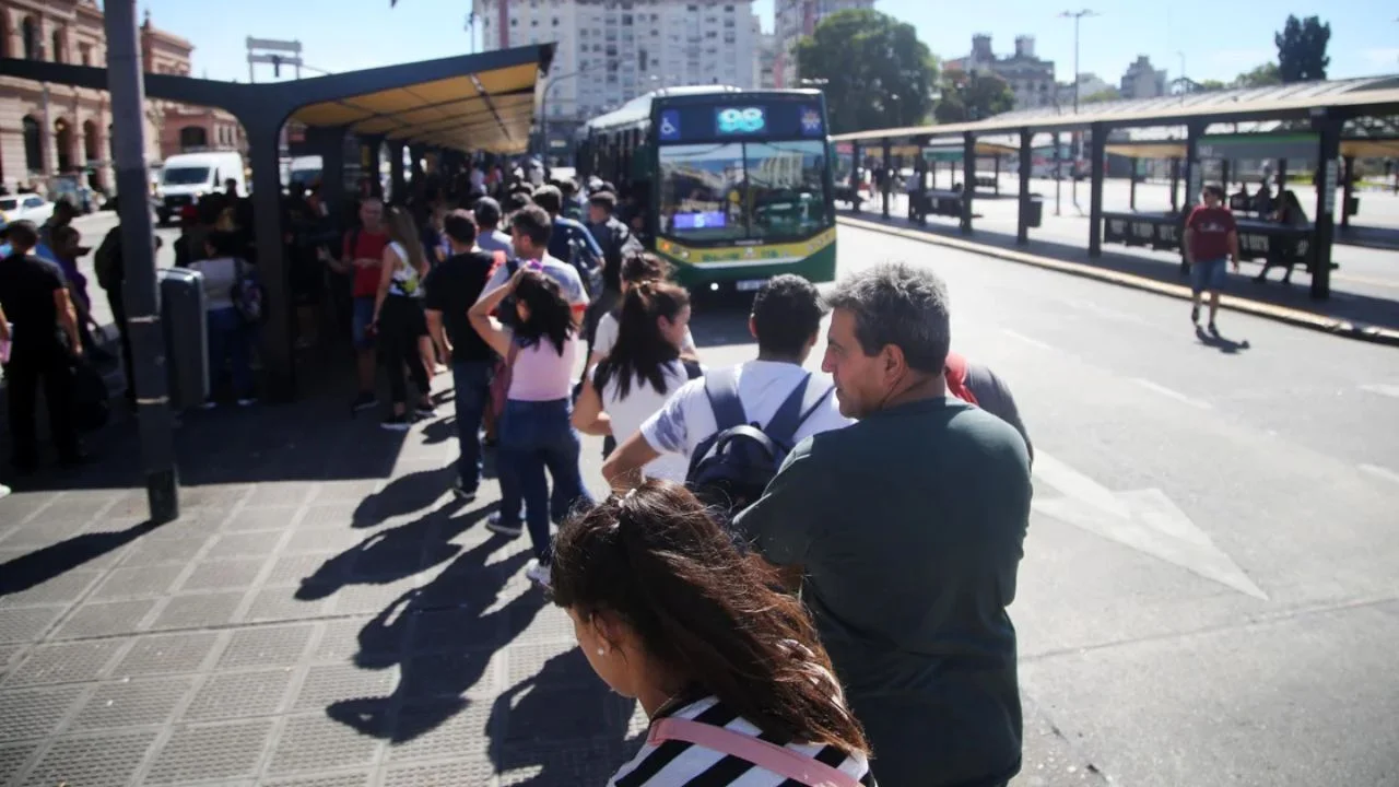 La UTA anunció una medida de fuerza y este viernes puede complicarse viajar en colectivo