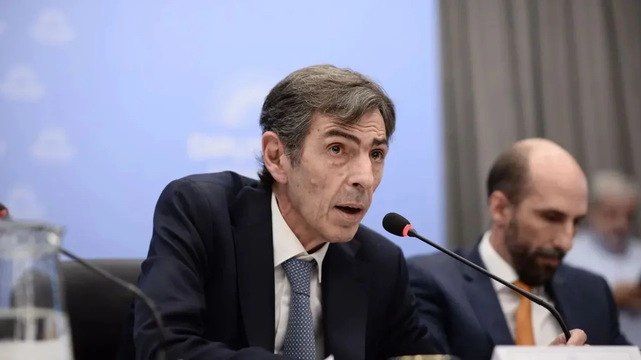 Insólito: el Gobierno nombró y despidió a funcionario de Energía en el mismo decreto