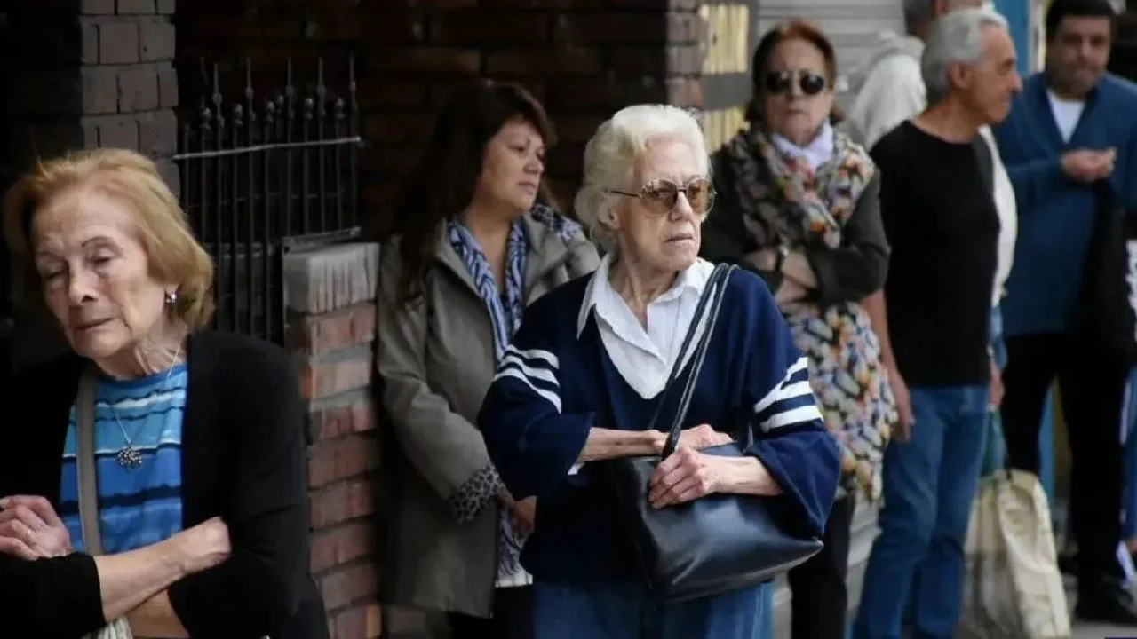 Jubilaciones y trabajo en negro: apenas 3 de cada 10 personas reúnen los aportes necesarios para jubilarse en término