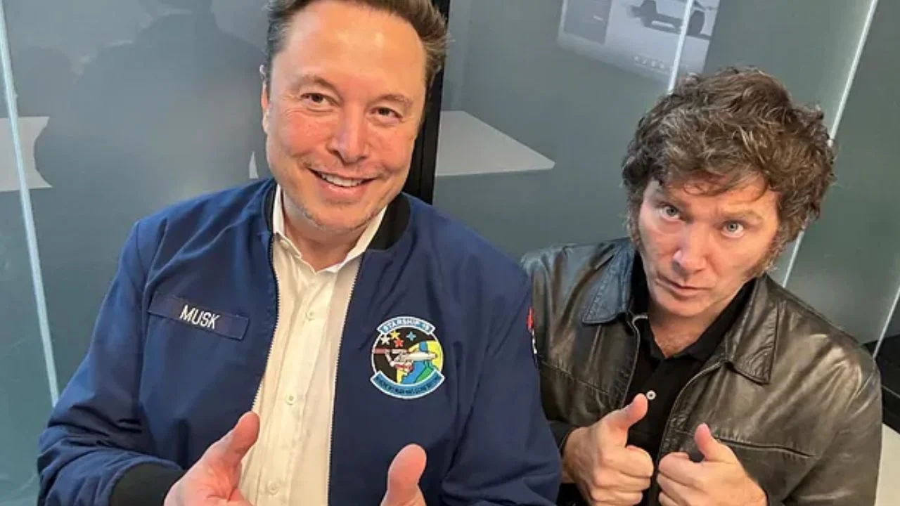 Milei volvió a defender a Elon Musk y lanzó fuertes críticas contra "los imbéciles de izquierda"