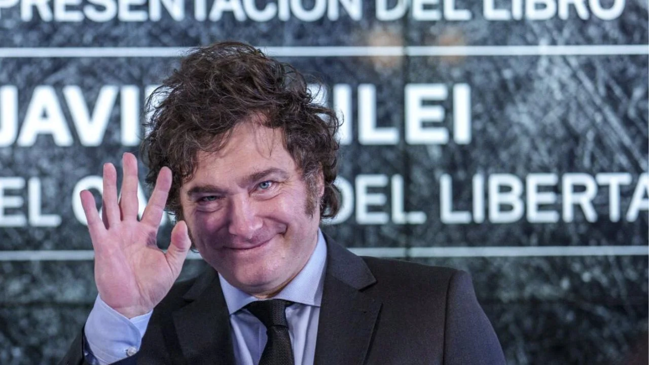 Milei regresó a la Argentina y subió la apuesta contra Sánchez: "Lágrimas socialistas"